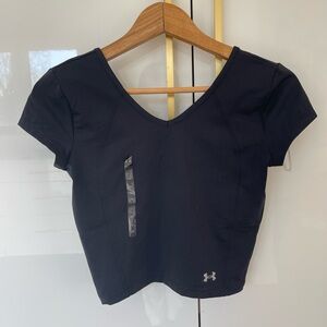 Under Armour Black V-Neck Performance Crop Top size small